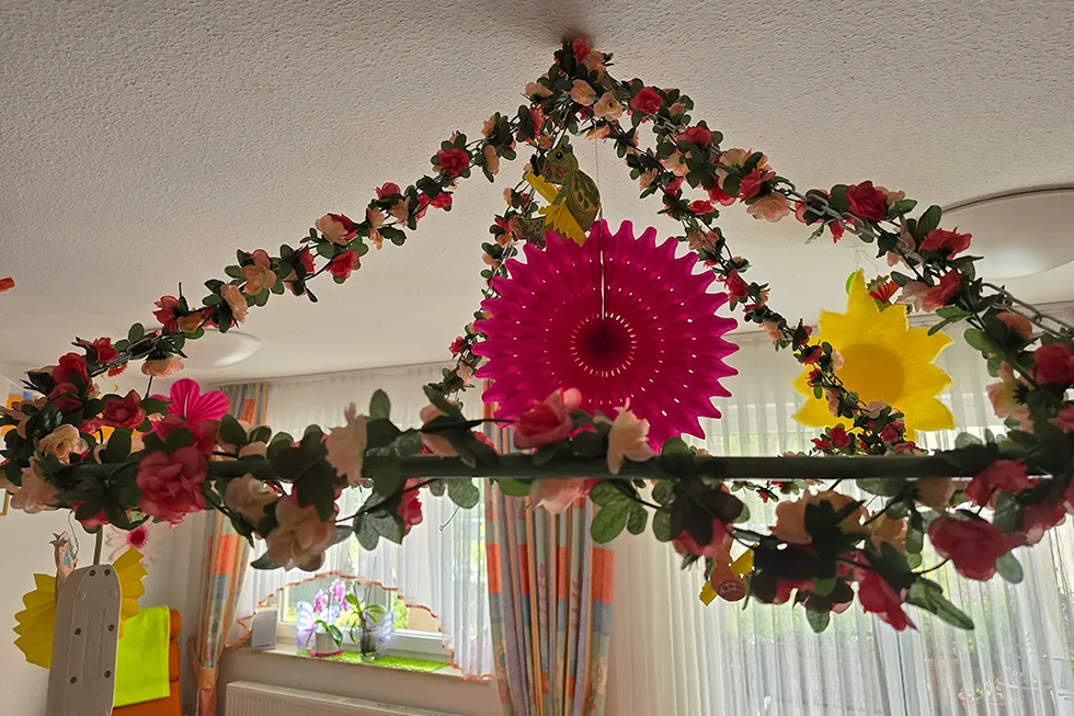 Dekorative Deckenelemente schaffen eine angenehme und wohnliche Atmosphäre.